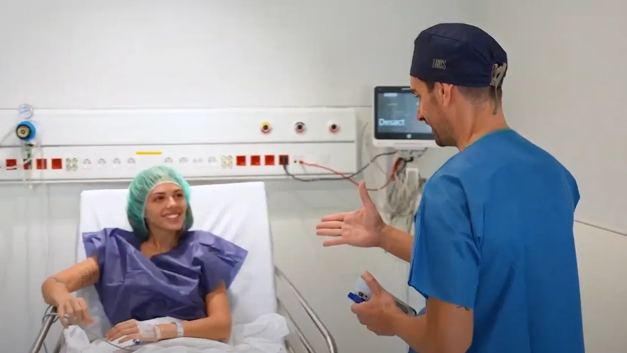 Alba "de La Isla de las Tentaciones" undergoes surgery