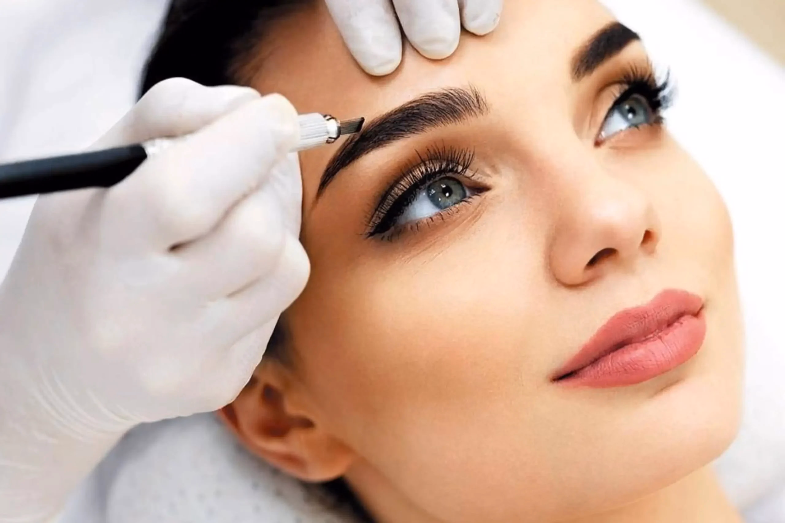 Microblading técnica pelo a pelo; luce unas cejas perfectas