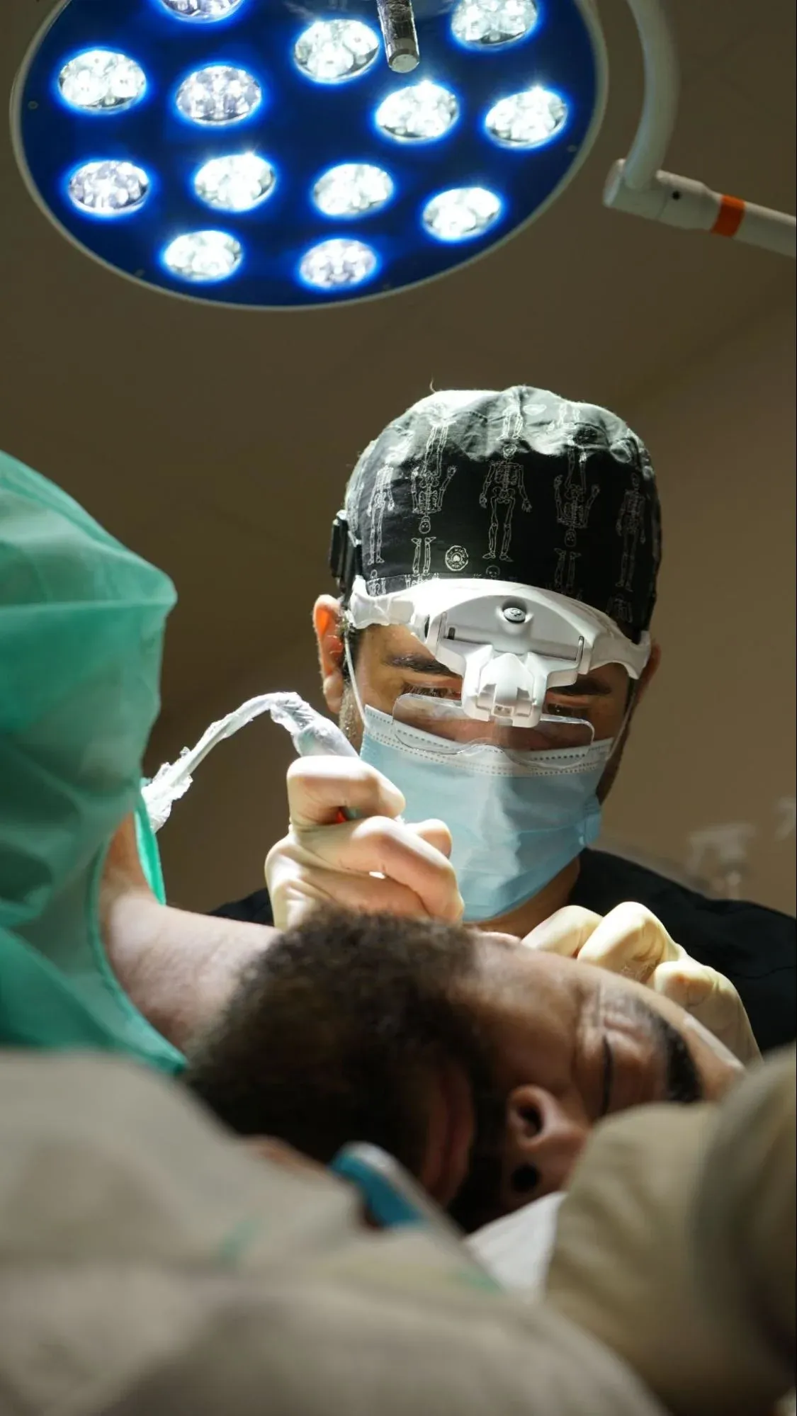 El Dr. Cristian Carrasco explica a ABC com afecta l’insomni a la salut capil·lar